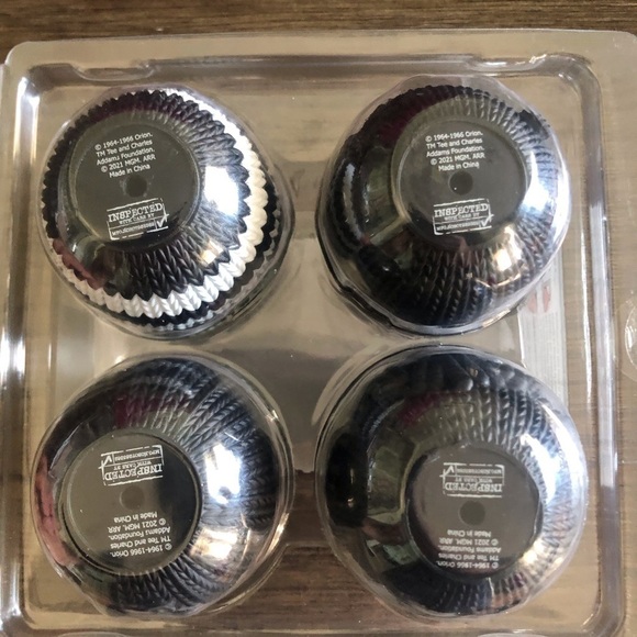 Handmade by Robots: The Addams Family 4 pack minis knit series 039: Wednesday, - Picture 5 of 6